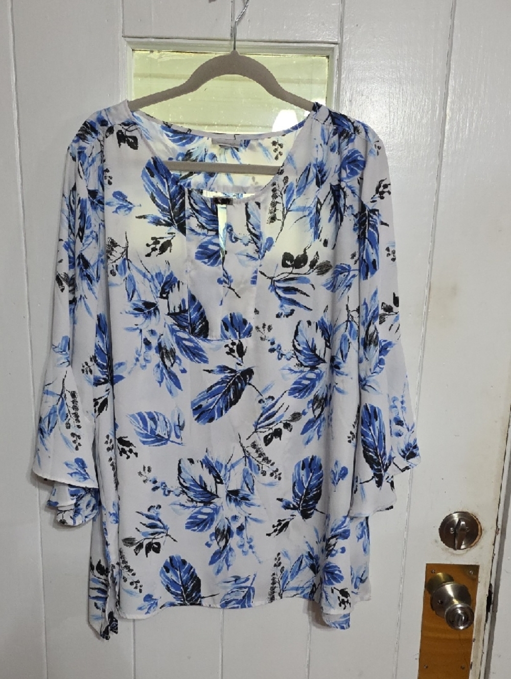 Avenue Women's Blouse Floral Bell Sleeves Lightweight Flowy Sz 22/24 EUC